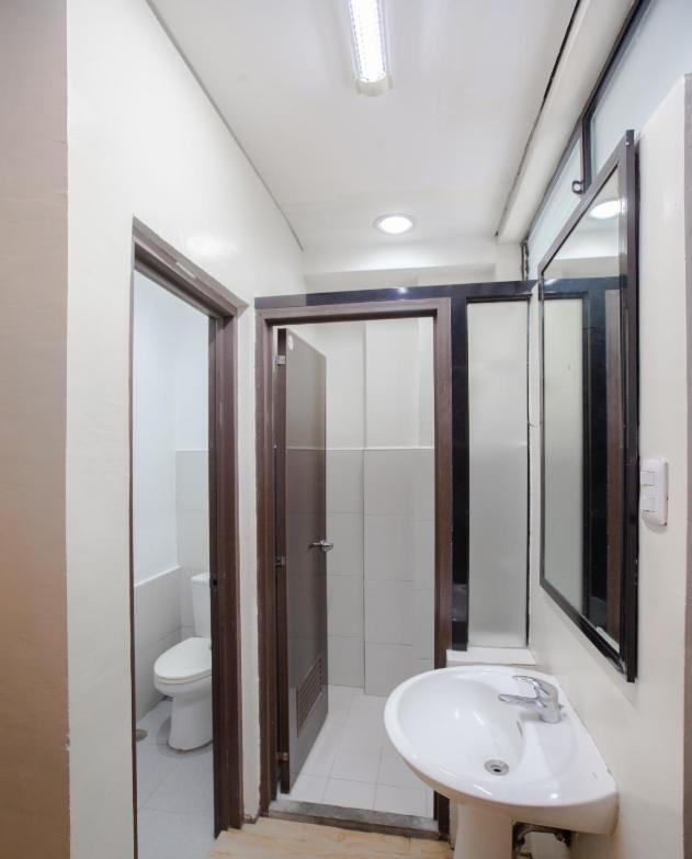 Monchere Dormitory Manila Exterior photo